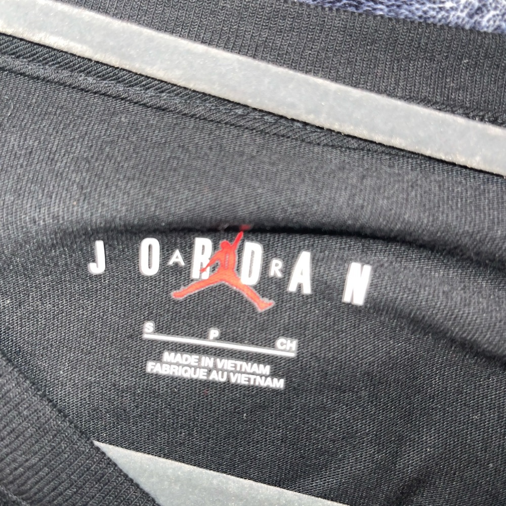 Air Jordan artist series long sleeve tee 🏀🎨 - Picture 4 of 5